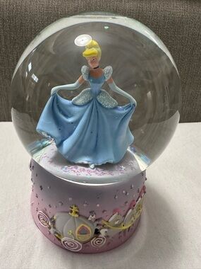 Enesco Disney Princess Cinderella Musical Snow Globe Walz